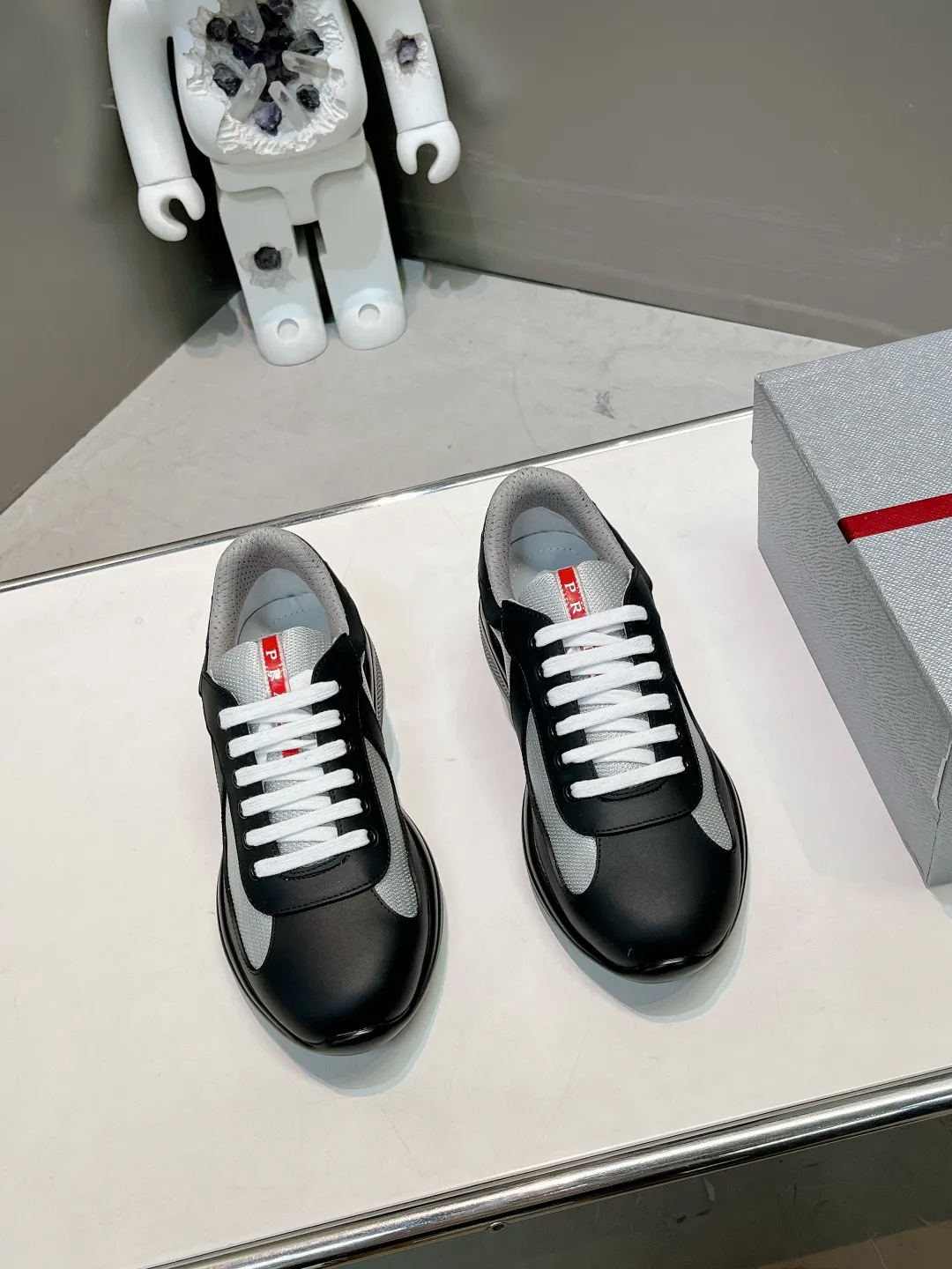 P680👟👟 Prada soft rubber and Bike fabric sports America’sCuP sneakers with Prada style have been redesigned, new fabrics and colors inject a new contemporary spirit into them. Size / 35-44 45 46 can be customized and non-returnable.